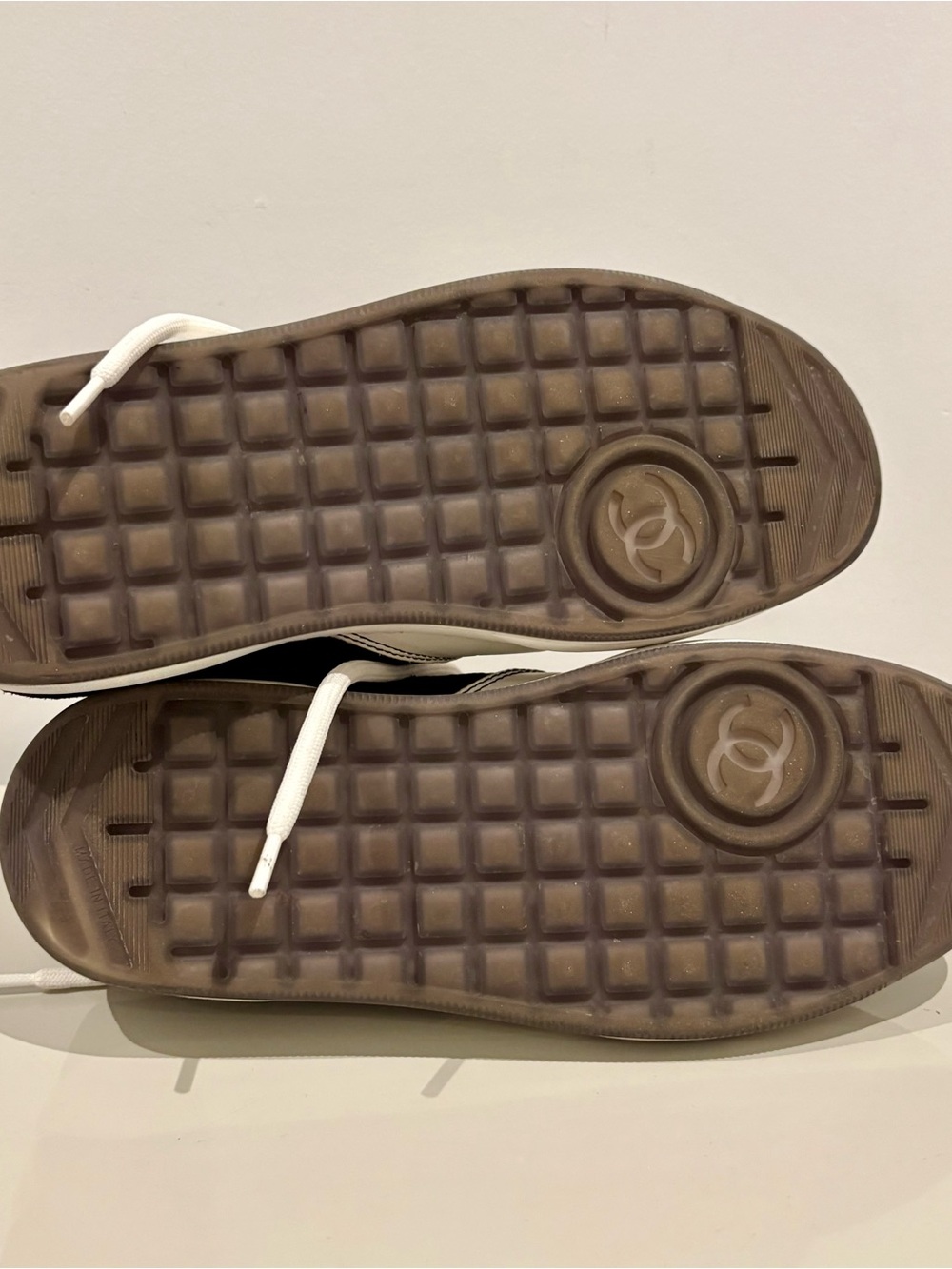 CHANEL Black and White Quilted Low-Top Sneakers - Picture 12 of 12